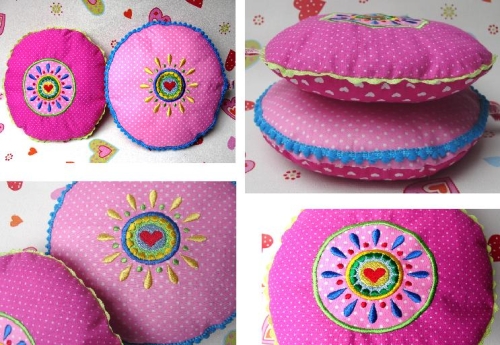 Kuschelkissen, bestickt mit Blumenmeer