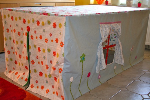 Spielhaus/Tischh�hle