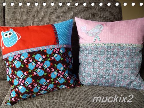 Zwei Kuschelkissen