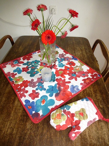 Tischdecke und Topflappen passend zum Schrank