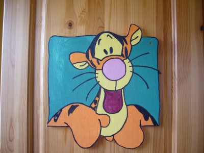Tigger verschnert den Kleiderschrank