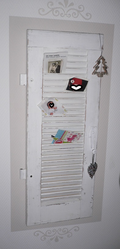 Fensterladen als Kartenhalter