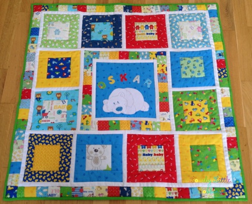 Krabbeldecke mit Eisbr- und Namensapplikation
