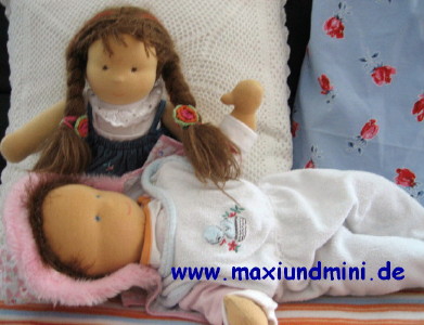 Puppe mit Babypuppe