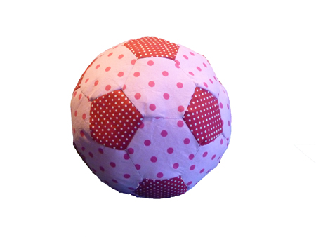 Ball in mdchenfarben