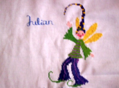 Handgestickt