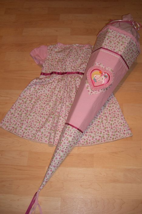 Schultte mit Kleid