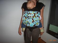 Eine Babytrage...