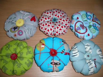 bunte Nadelkissen...