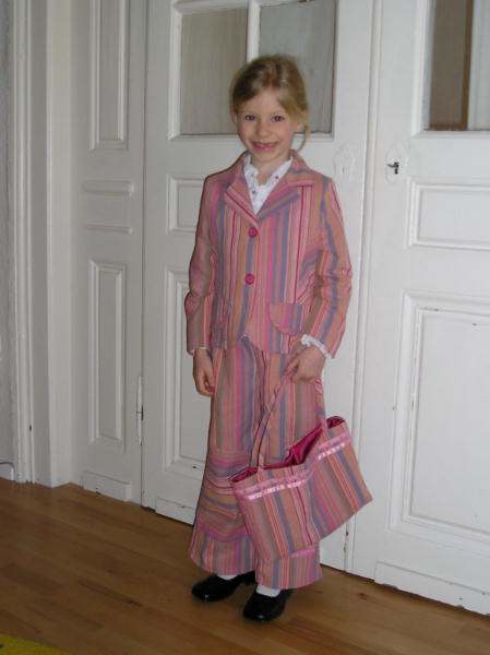 Blazer Ottobre und Hose Dortje