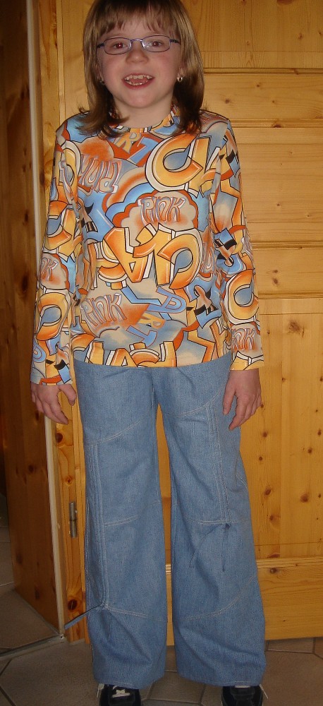 Jeans  la Carbone + Basic-Shirt angezogen