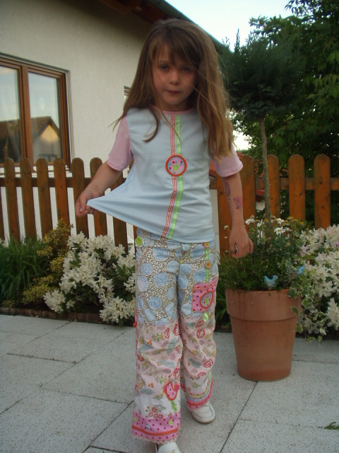 Tddelhose mit Shirt angezogen