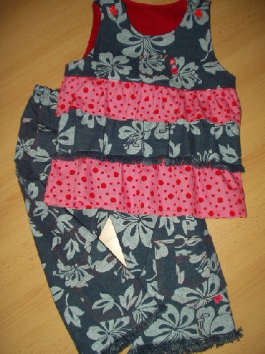 Jeanscombi fransig liegend