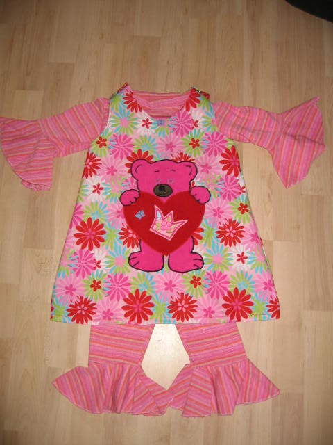 Nala nun mit Kleidchen dazu