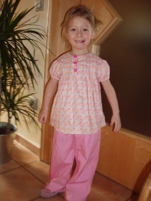 bluse und hose mit kind