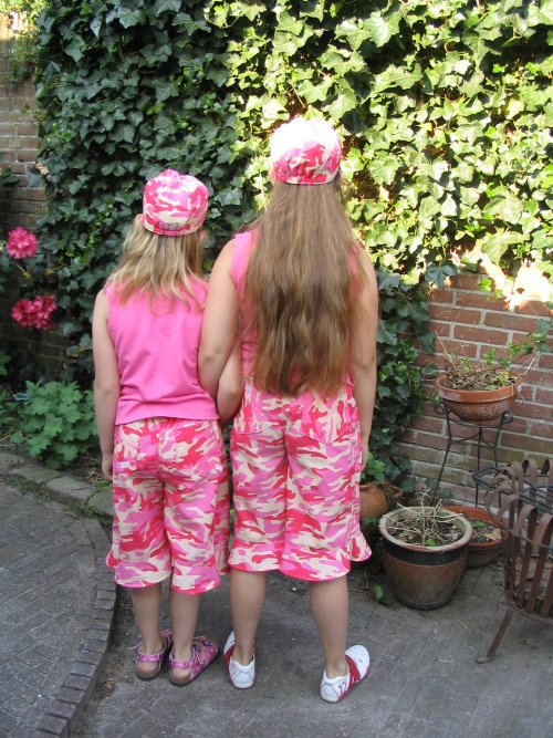 pink army von hinten