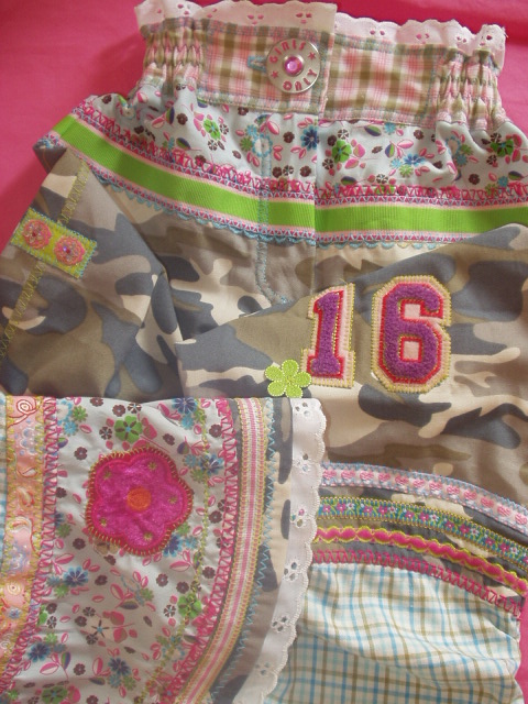 Details Camohose mit trkis