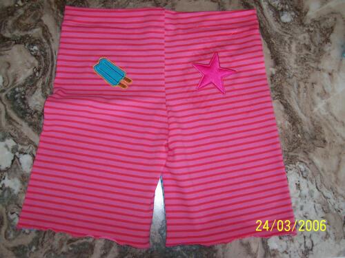 kurze Hose hinten