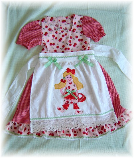 Cherry Schrzenkleid