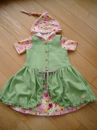 Olivia mit Leinenberkleid