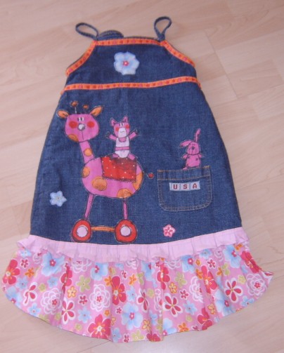 ein schlichtes Jeanskleidchen