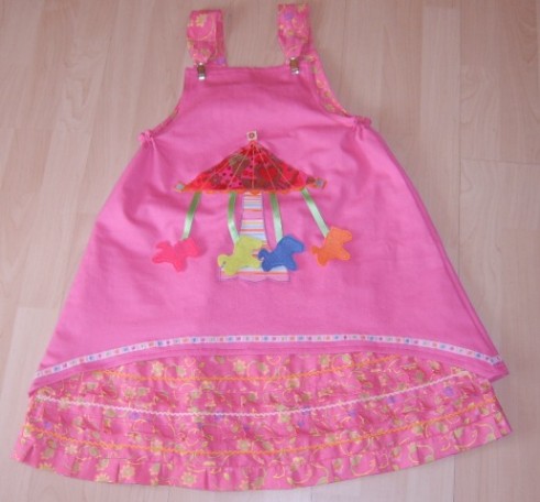 MARIEKE Kleidchen mit Pferdchen Karussell ;-)