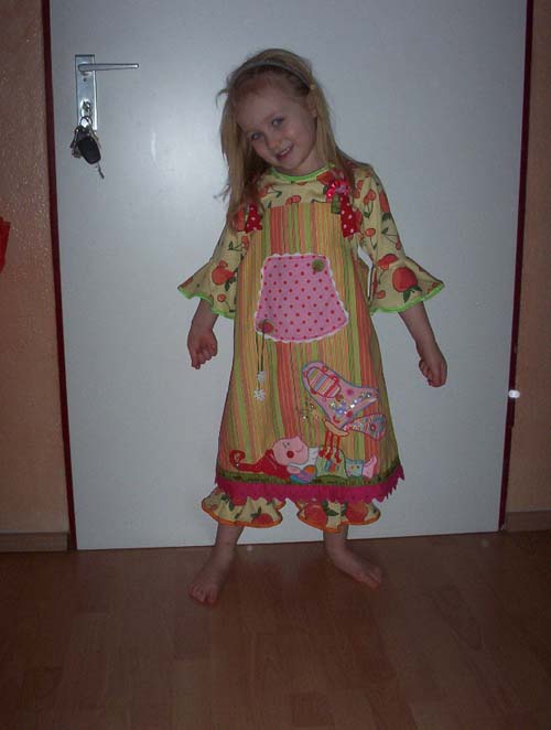 So, und nun in Komdination mit dem Kleid...