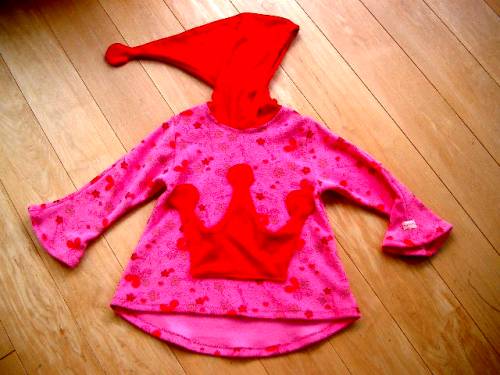 Bea in pink/rot...