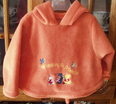 Einen kuscheligen Kapuzenpullover
