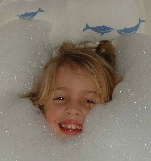Anna in der Badewanne...