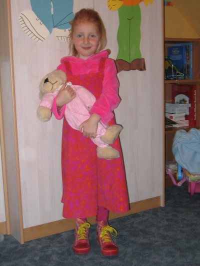 Anna mit Teddy