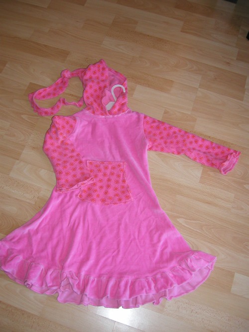 Nickykleid zum Blumenkleid...