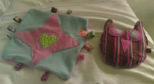 Babygeschenke: Schnuffeltuch und Kirschkernkissen