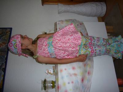 mit passendem Bandana und Hose