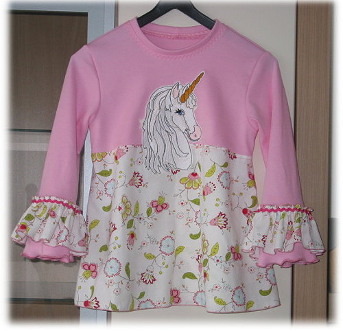 Romantische Taja mit Einhorn