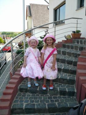die stolze Schwester