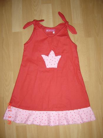 Oona in rot...