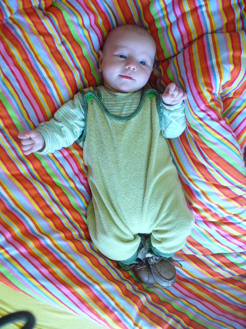 Strampler und Shirt