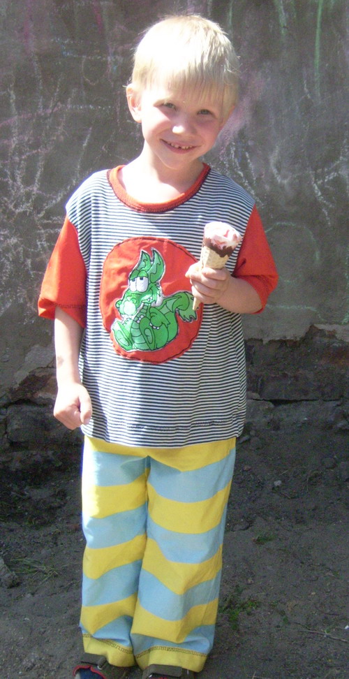 T-Shirt und Hose