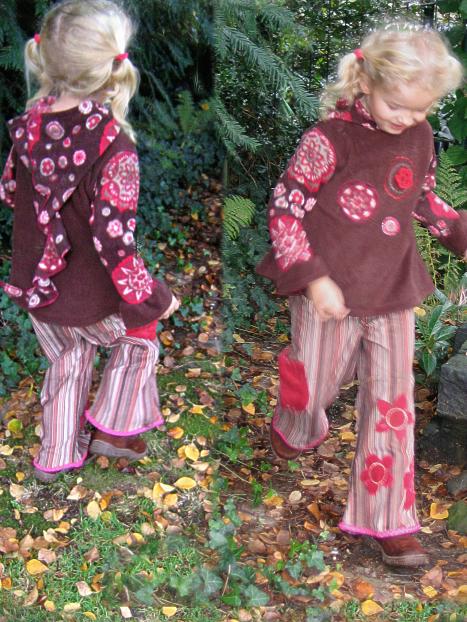 pink-braune Kombi am Kind
