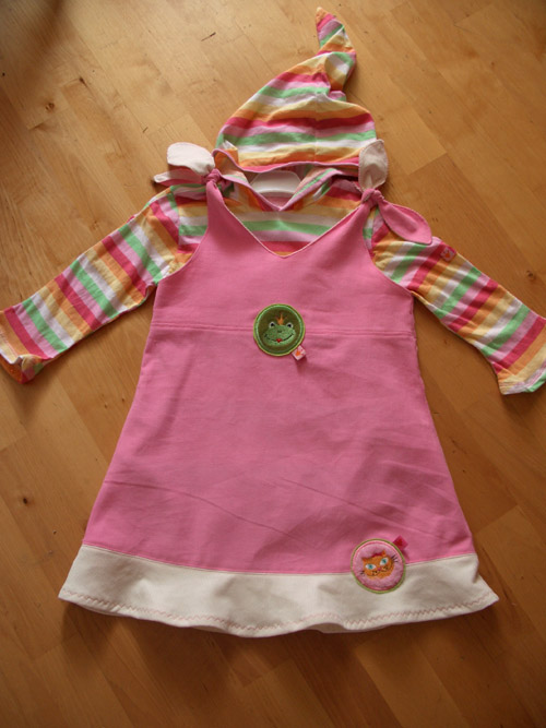 ...OONA Kleidchen mit Crazy Applis...