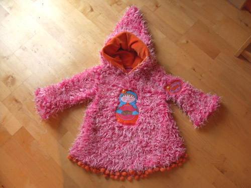 Ein Bea aus dickem Zottel in pink mit Matruschka Sticki!