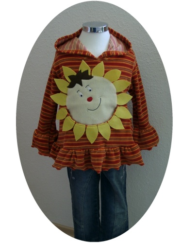 Jule mit Sonnenblume,