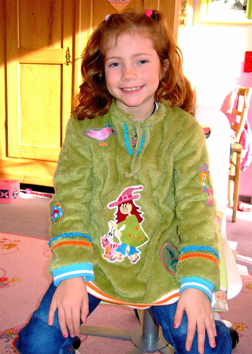 Taja als Zottelpulli