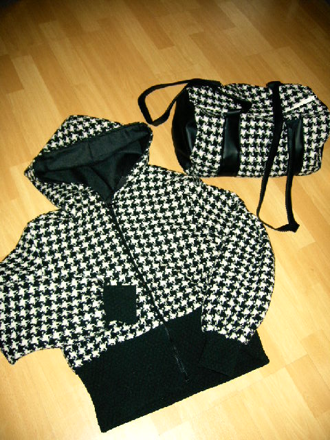 Jacke mit passender Tasche
