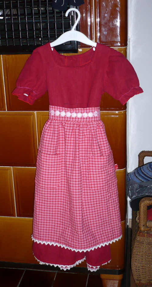 Ein Schrzenkleid...