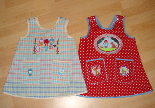 2 Schrzenkleidchen