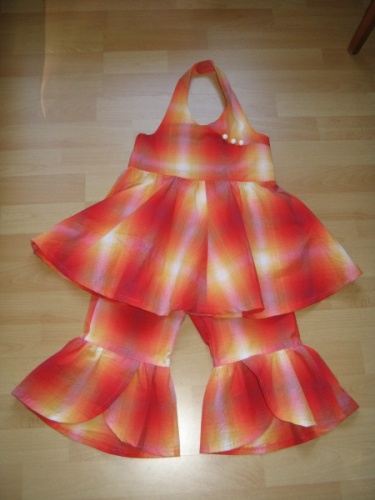 Nackentrger-Kleid mit Flattersaumhose