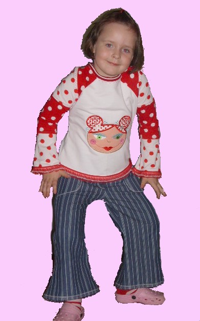 Antonia mit GigiG und Nadelstreifen Jeans