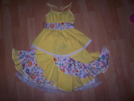 Redondo mit Petticoat und Blusentop